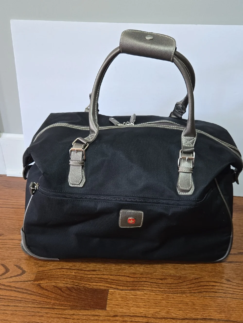 Swiss Gear Tough Canvas Black Gray Metallic Trim Travel Rolling Duffel Bag